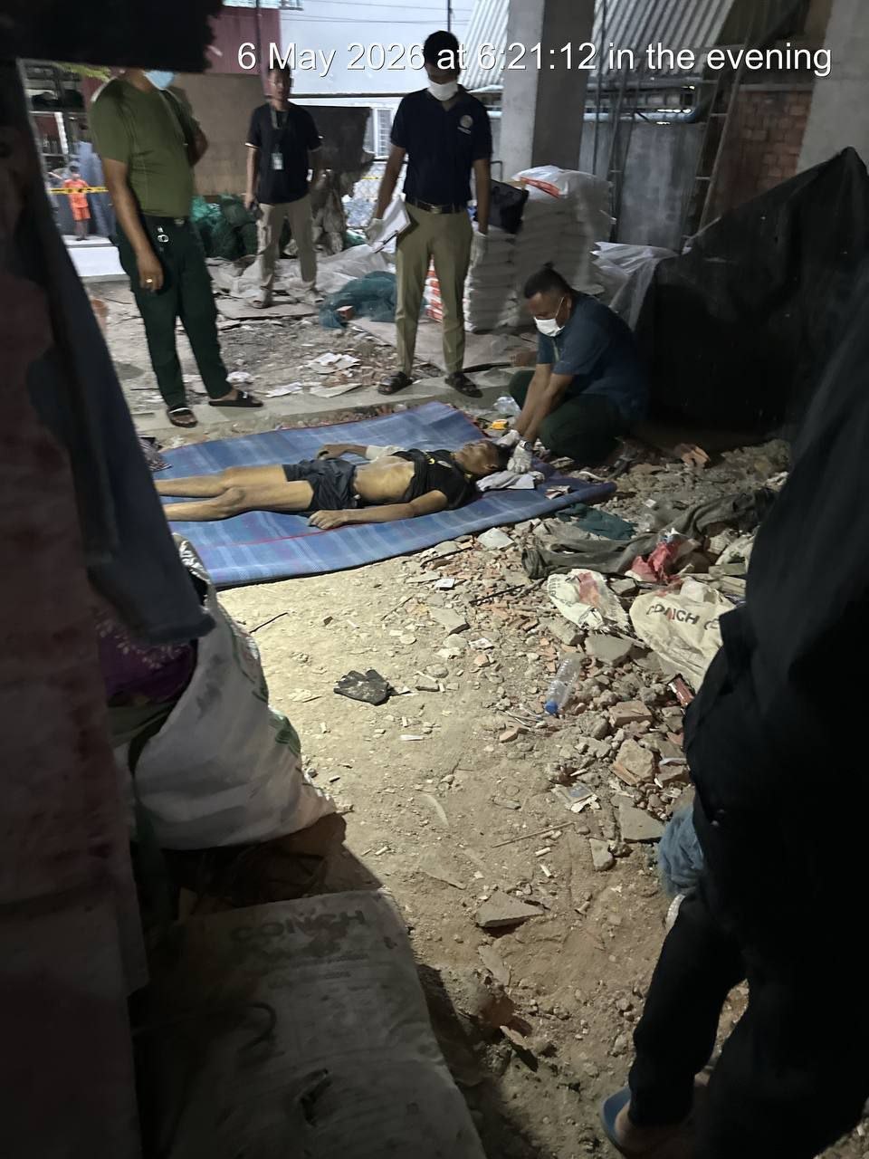 西港 #突发 西哈努克市4号分区 O2一带发生一起坠楼事件，一名男子从楼上坠下后当场死亡