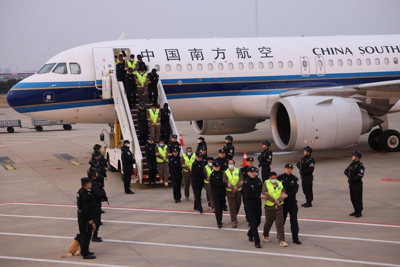 中国警方海外追逃再升 880多名外逃经济犯罪嫌犯落网，38名“红通”人员被抓