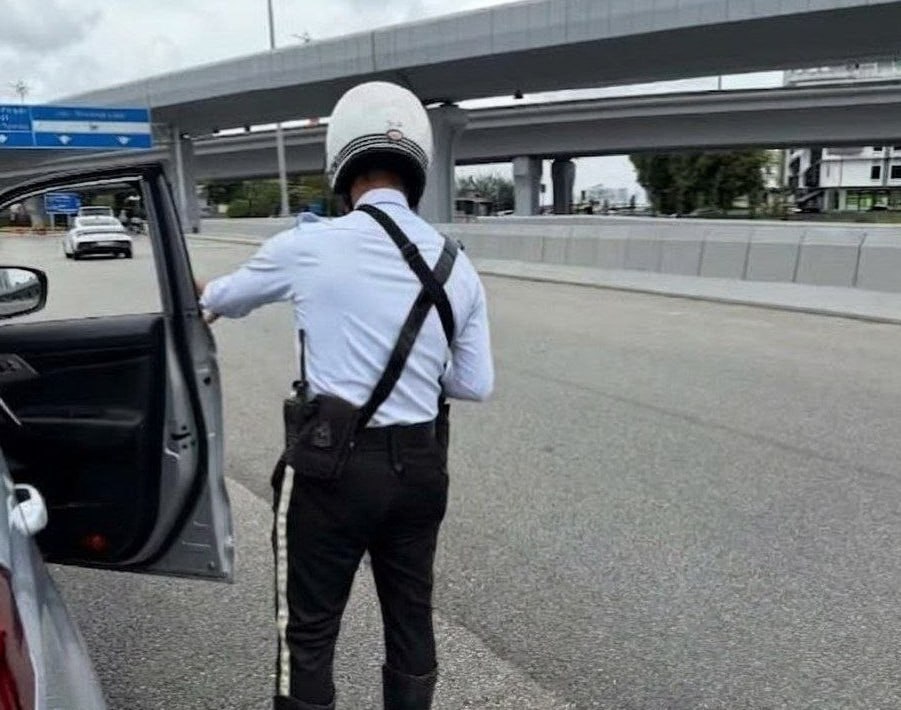 马来西亚 #警察 也开始勒索中国人了？开口就要2000马币