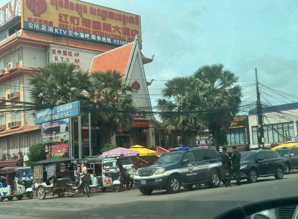 🇰🇭木牌威尼斯和红灯笼已经有宪兵警察前去，大巴车也在路上，各位同胞注意