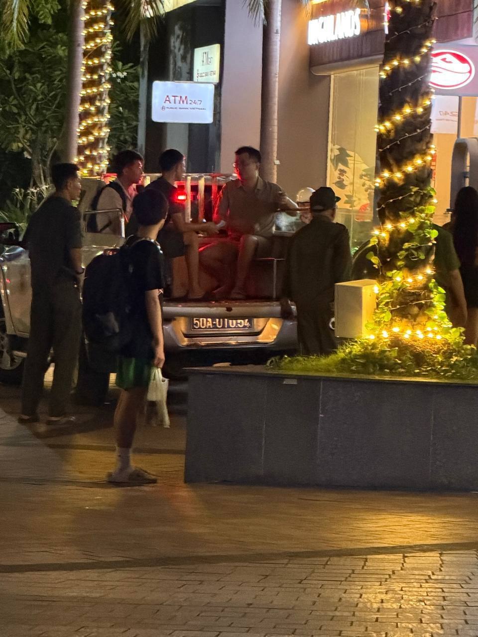 🇻🇳越南胡志明地标81楼（Landmark 81）的L4，刚刚在检查的时候抓了3个人，现在还在检查暂住证跟登记